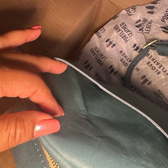 Portland Leather Large Circle Crossbody in Aqua. C-grade bag. - Picture 10 of 12